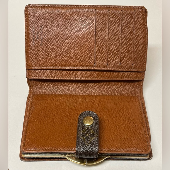 VINTAGE LOUIS VUITTON CLASSIC MONOGRAM KISS LOCK WALLET - Picture 13 of 16